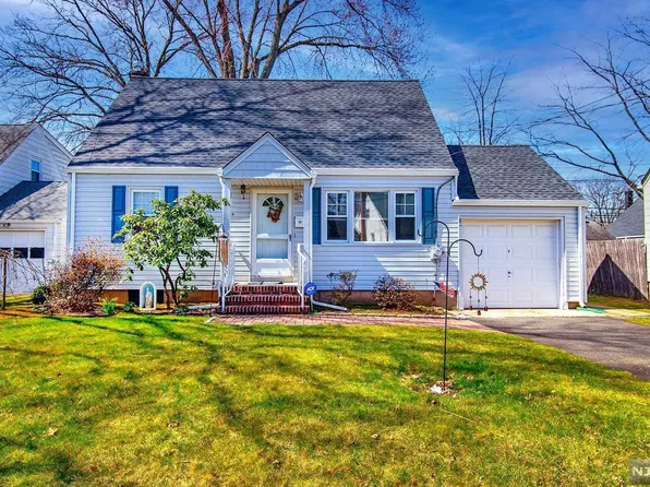 12 Henry St, Bergenfield, NJ 07621