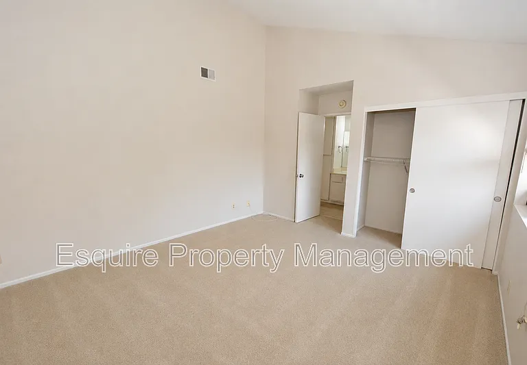 564 Rosewood Ave — Photo 7