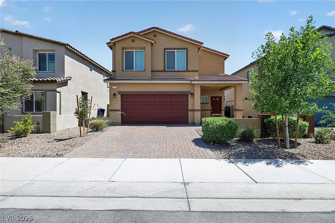 4 bed, 2.5 bath, 1674 sqft, $2,515 — Photo 1