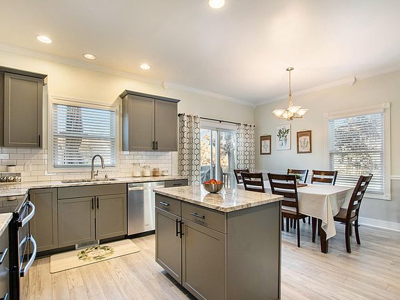 3rd image of 1871 Woodbriar Ct NE