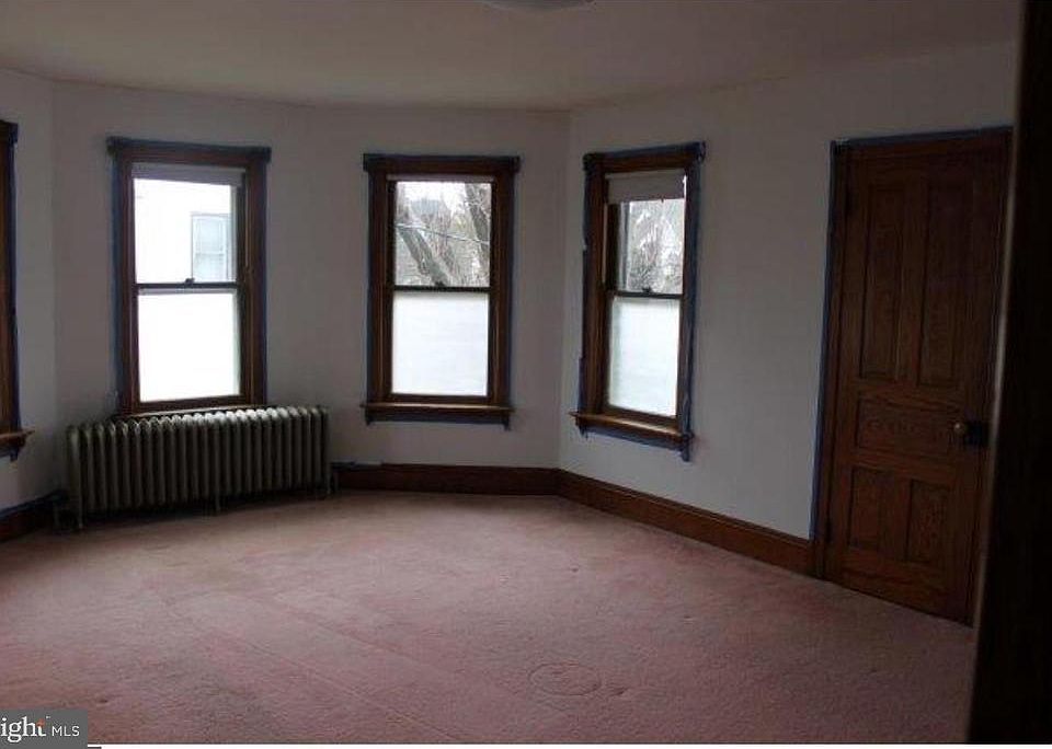 1st image of 210 E Broad St