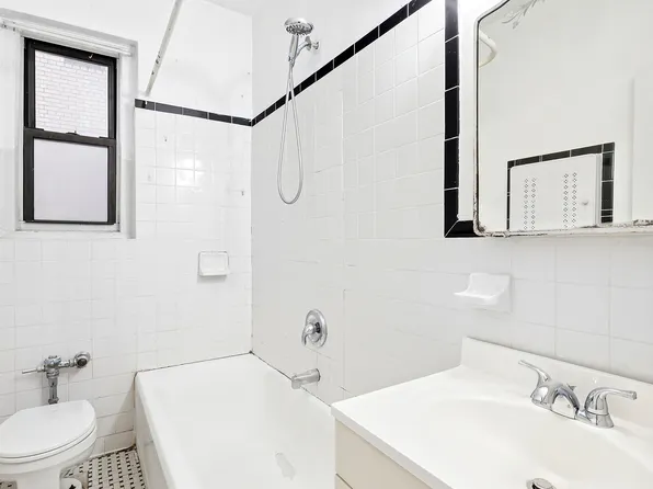 687 West 204th Street 1E image 13 of 14