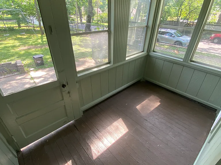 5945 Charlotte St — Photo 15