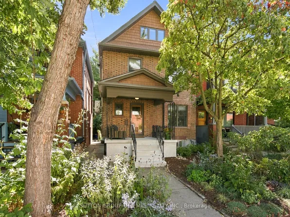 245 Saint Johns Rd, Toronto, ON M6P 1V3