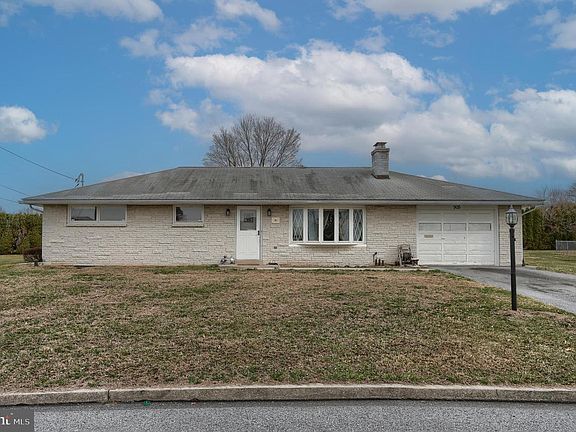 3rd image of 905 Skyline Dr