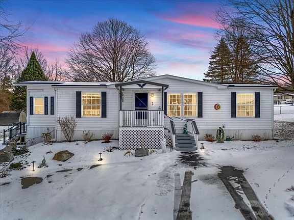 3rd image of 49 Shady Hill Rd