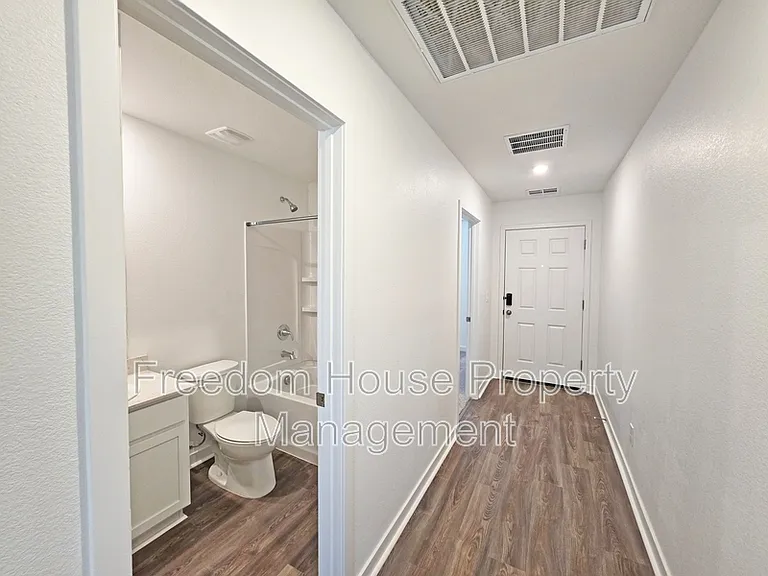 710 E Huyana Wind Dr — Photo 5