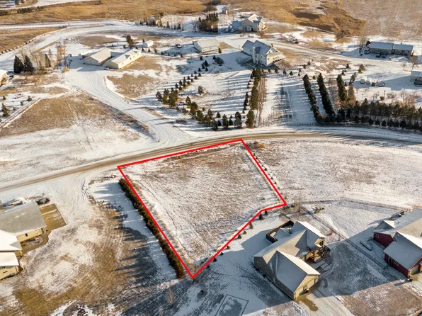 1123/1125 Elbowoods Dr, Hazen, ND 58545