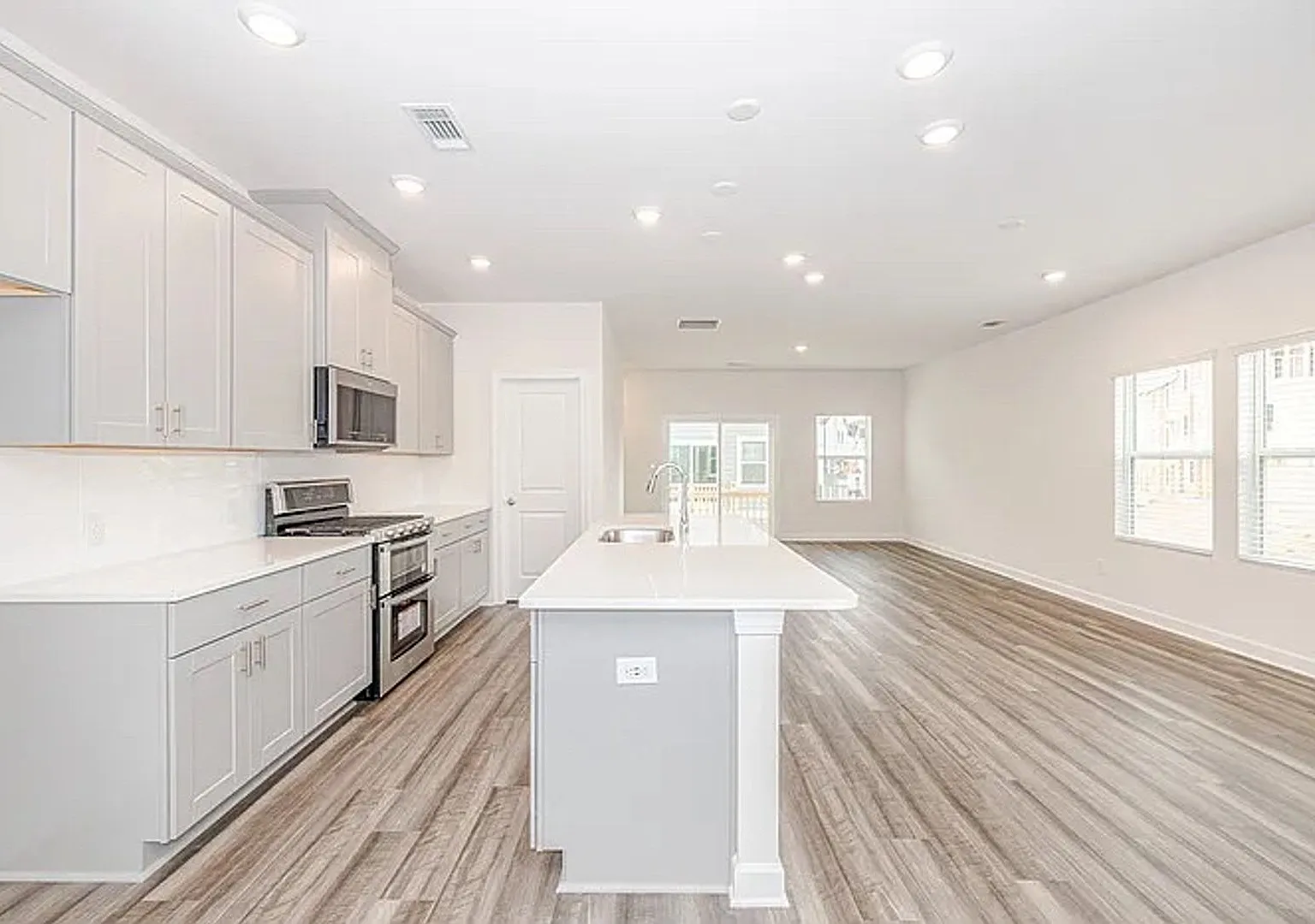 Room in 4 Bedroom Home at Millennium Ave — Photo 4