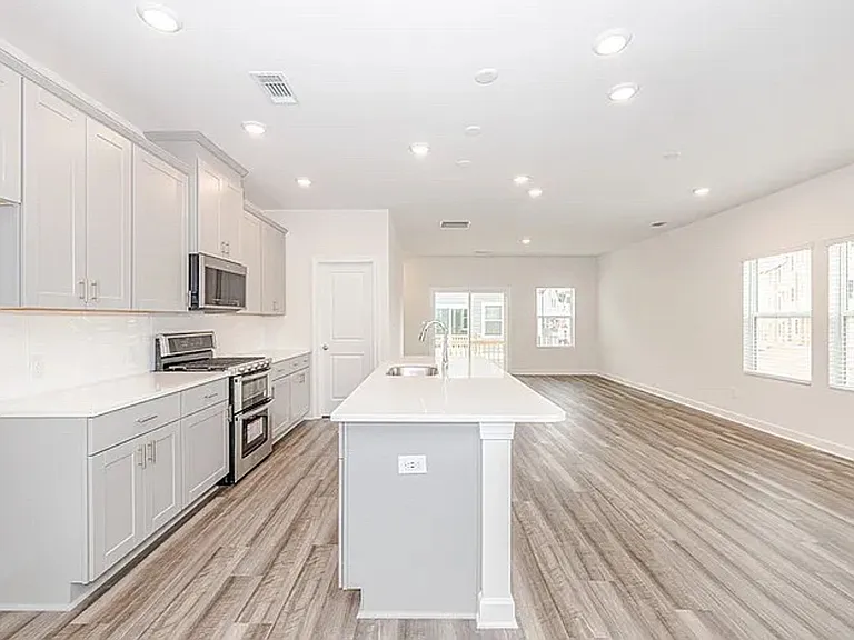 4415 Millennium Ave — Photo 4