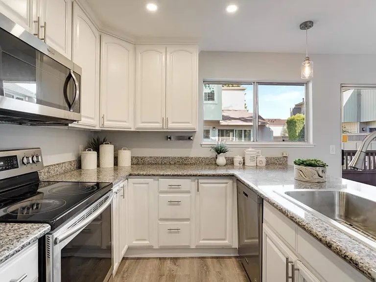 626 S Fair Oaks Ave — Photo 8