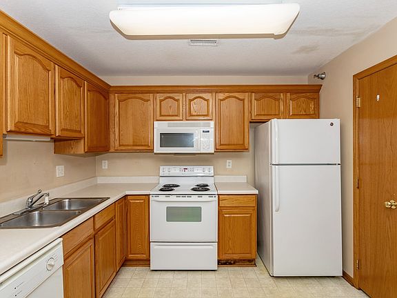2nd image of 4120 100th St APT 4