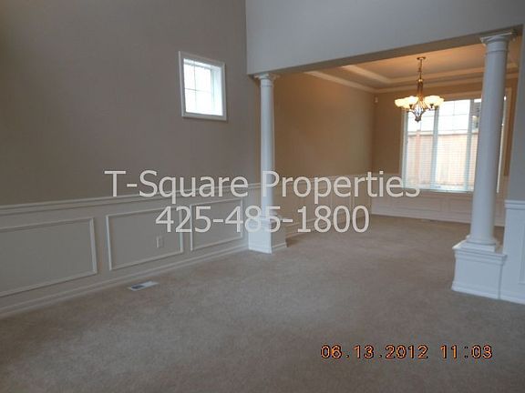 formal living/dining room