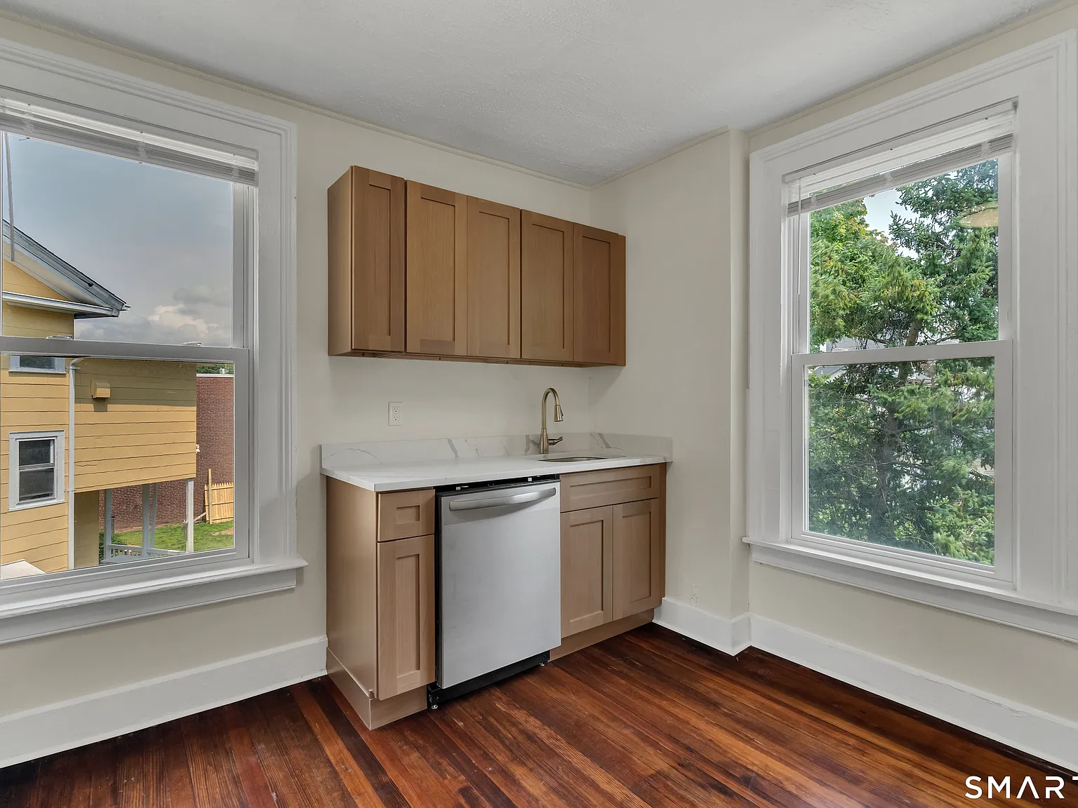 2 bed, 1.0 bath, 980 sqft, $1,900 — Photo 2