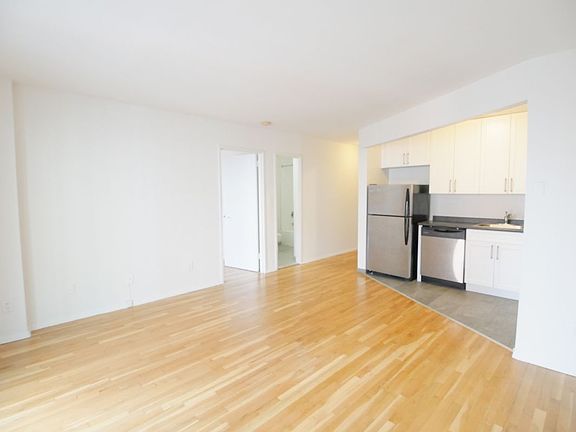 5th image of 70 E 12th St APT 10C