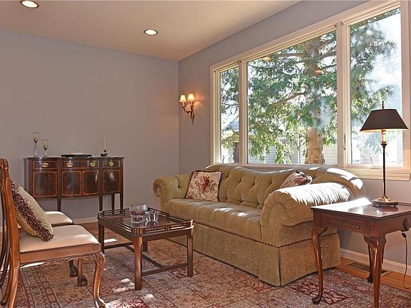 4th image of 162 Pine Glen Dr #162