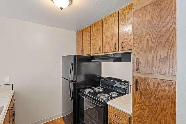 Park Plaza Apartments — Photo 21