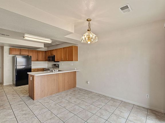 5th image of 432 Sundance Cir N