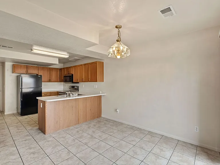 432 Sundance Cir N — Photo 7