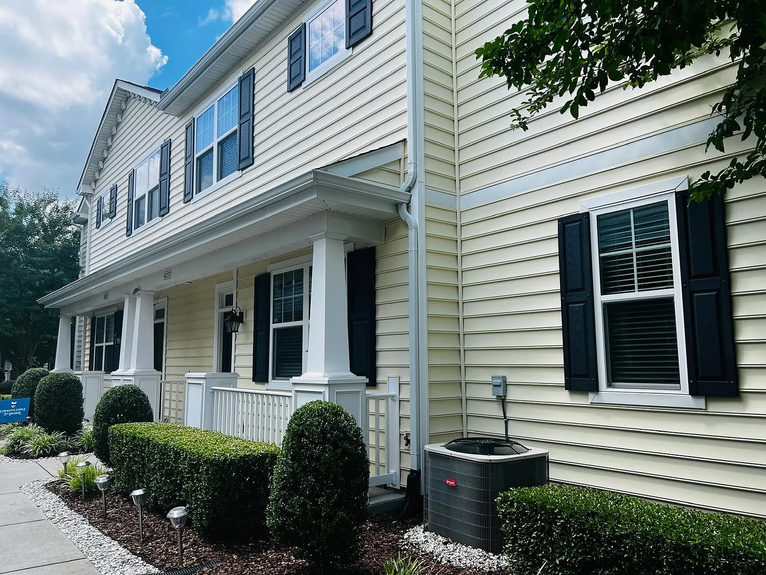 4 bed, 2.5 bath, 1850 sqft, $2,700 — Photo 2