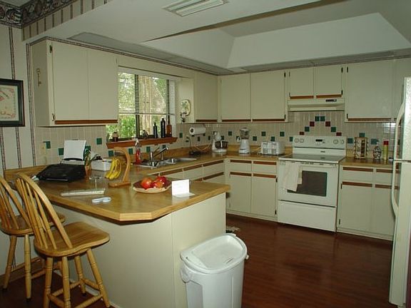 Eat-In Kitchen