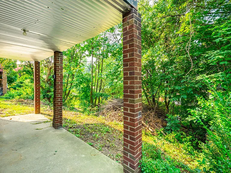 447 Elm Rd — Photo 8