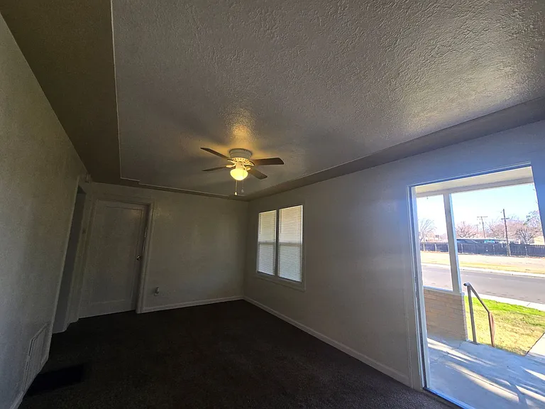 512 N Palm St — Photo 3