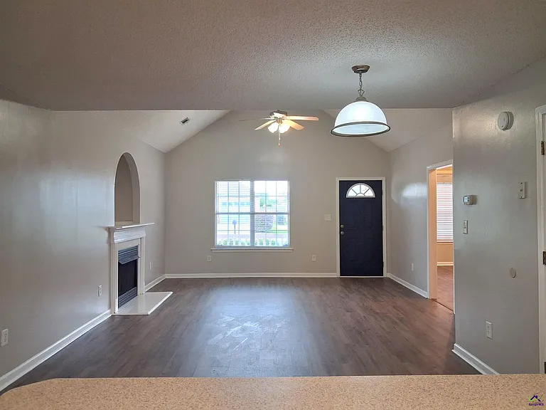 105 Monticello Dr — Photo 9