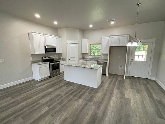 3rd image of 77 Watch Hills Dr