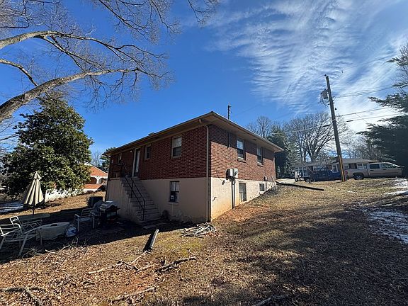 3rd image of 608 Oakland Dr
