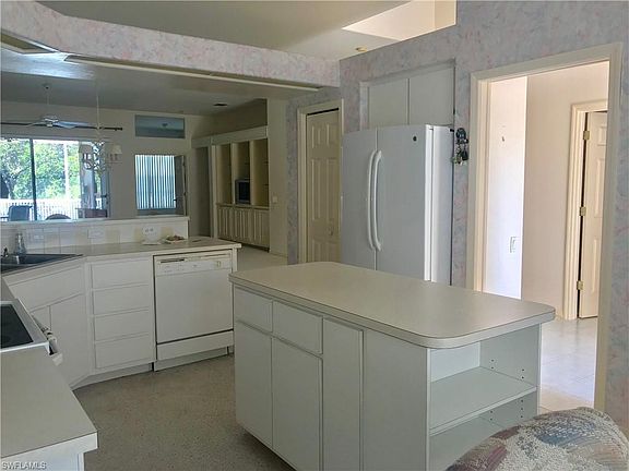 3rd image of 610 Aston Lake Ct