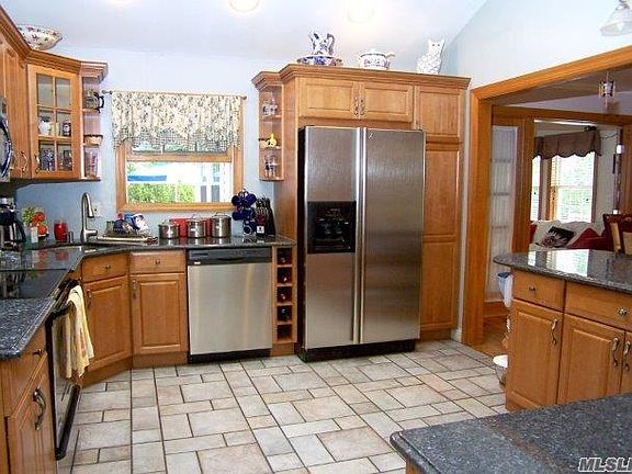 5th image of 2111 Stratford Dr