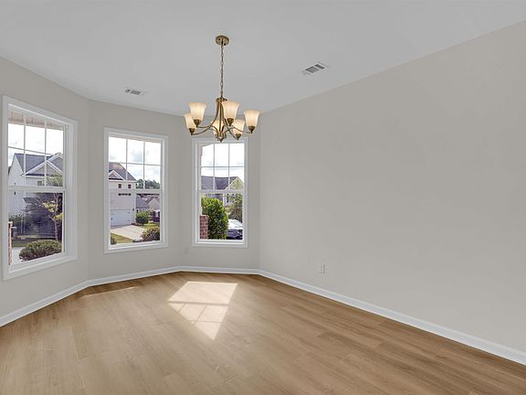 5th image of 169 Sunny View Ln