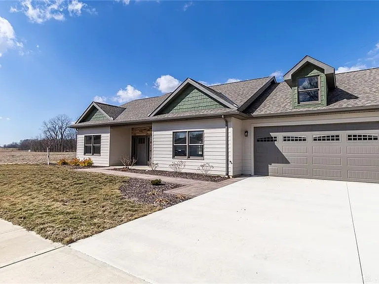 1025 Baker Rd — Photo 2