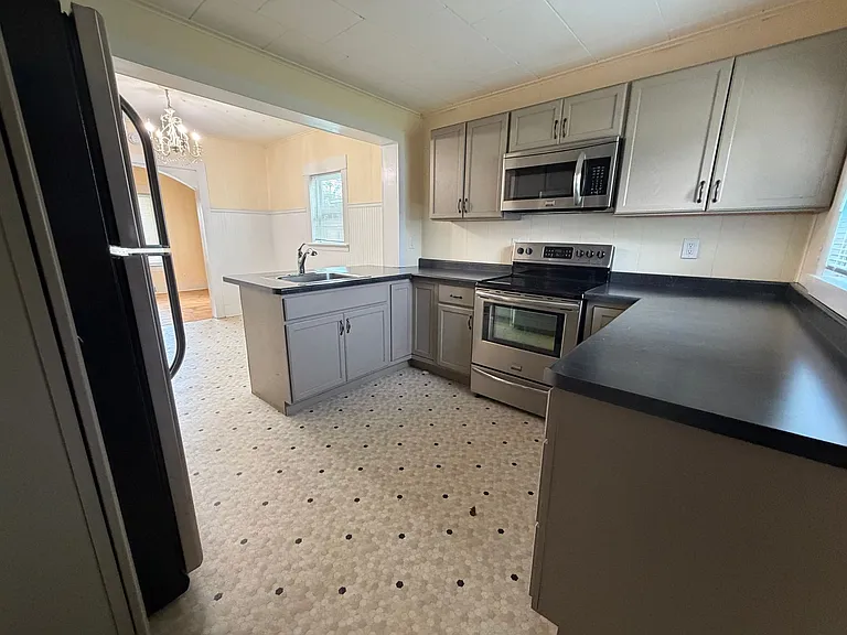 1626 Stoughton Ave — Photo 19