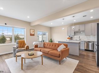 100 Valerie Dr, Manville, NJ