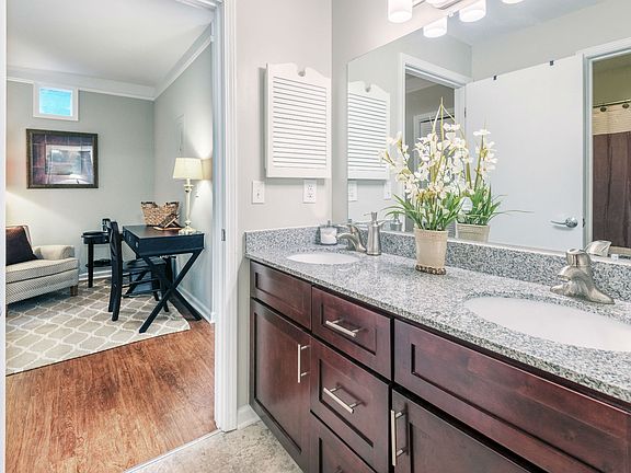 4th image of 233 N Main St #4239751