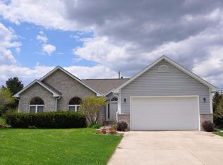 1656 Wood Ridge Ln, Burlington, WI 53105