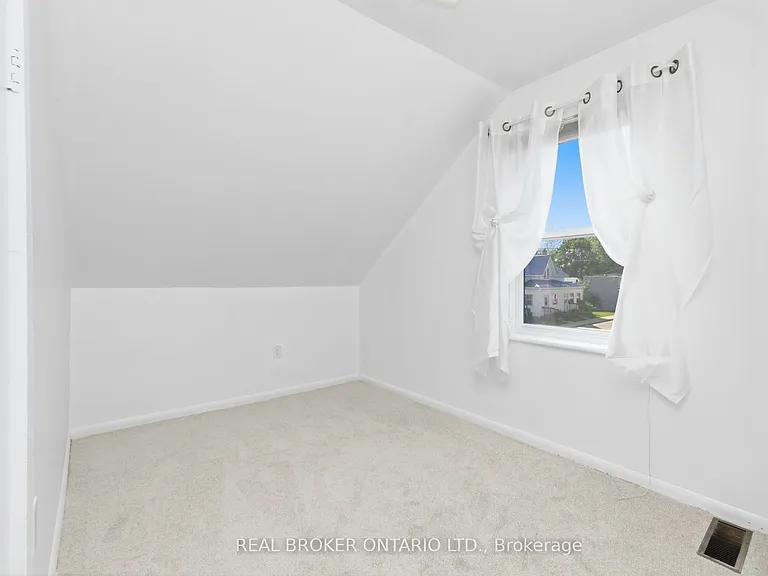 35 Victoria St — Photo 37