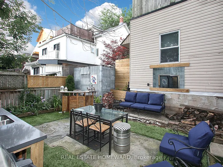 1233 Dundas St E — Photo 26