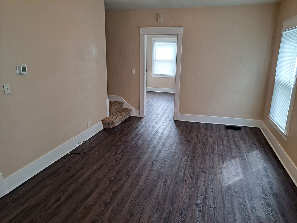 Middle Room