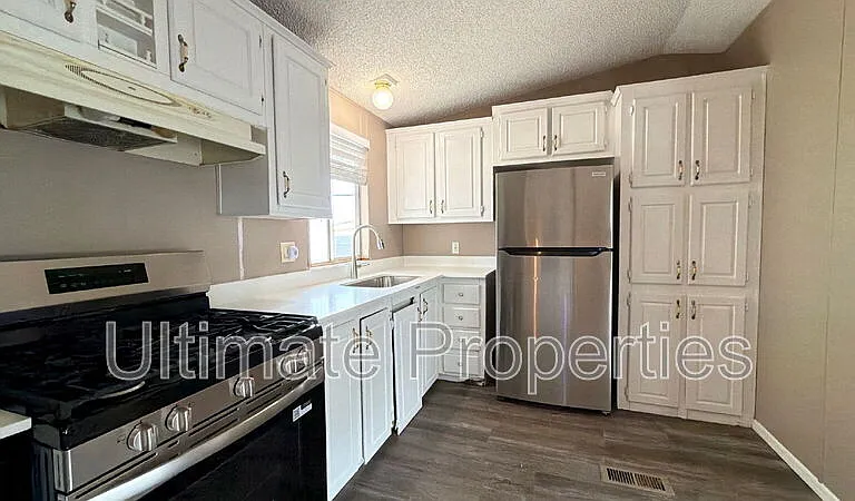 2067 E Charleston Ave — Photo 4
