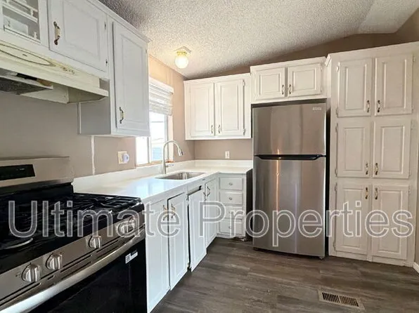 2067 E Charleston Ave, Phoenix, AZ 85022