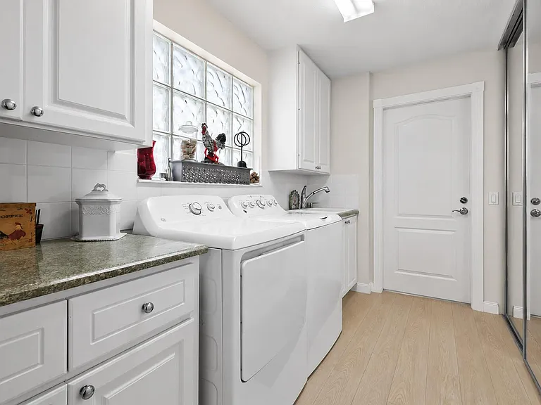 3277 SE Glacier Ter — Photo 15