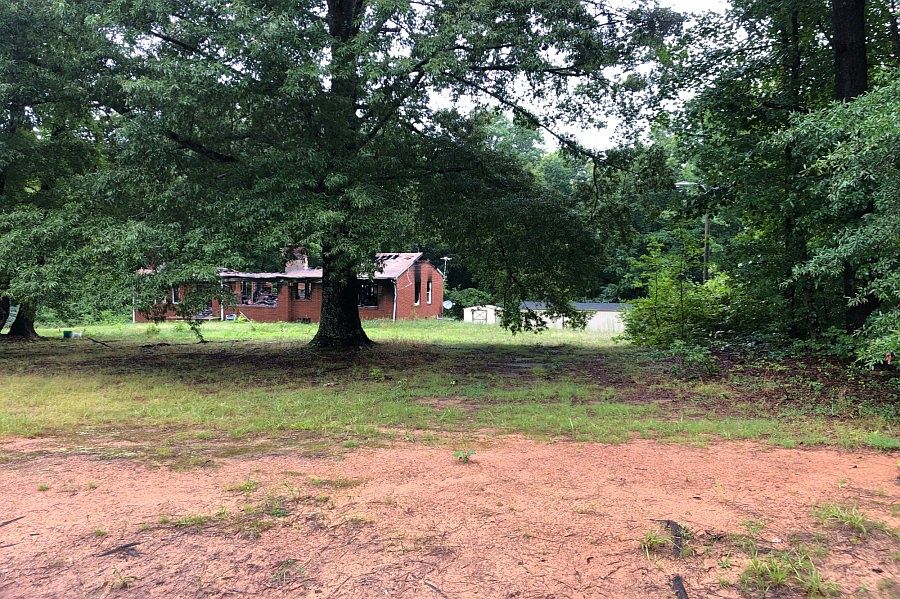 2nd image of 3025 Weldons Mill Rd