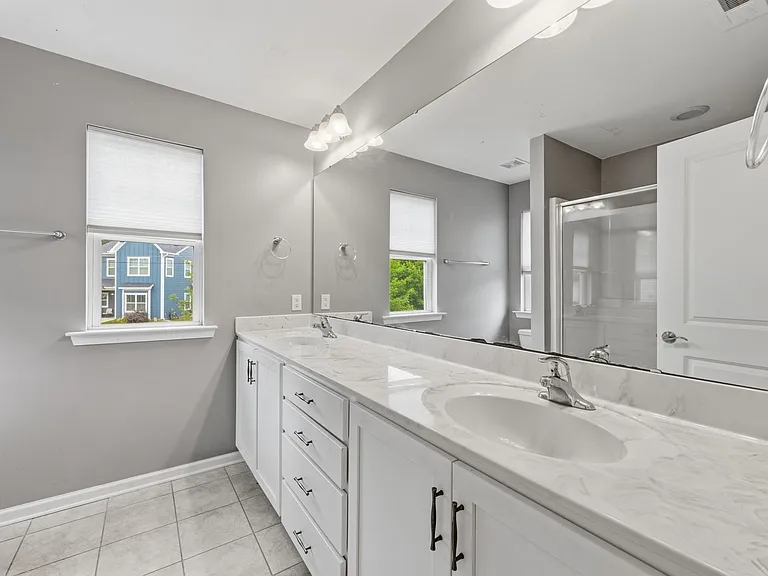 1502 Sharon Rd W — Photo 16