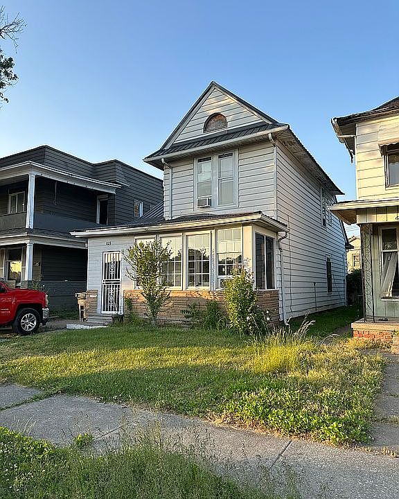 2nd image of 823 Stebbins St