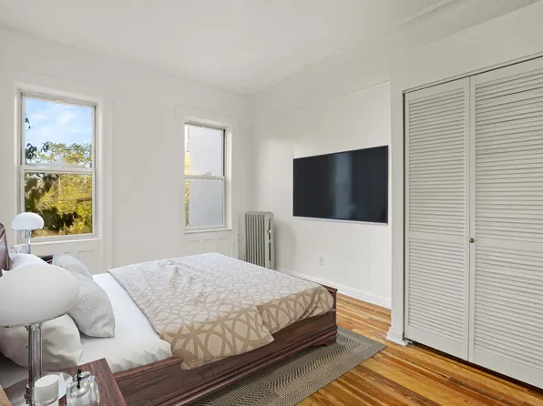 1437 Lincoln Place image 6 of 11