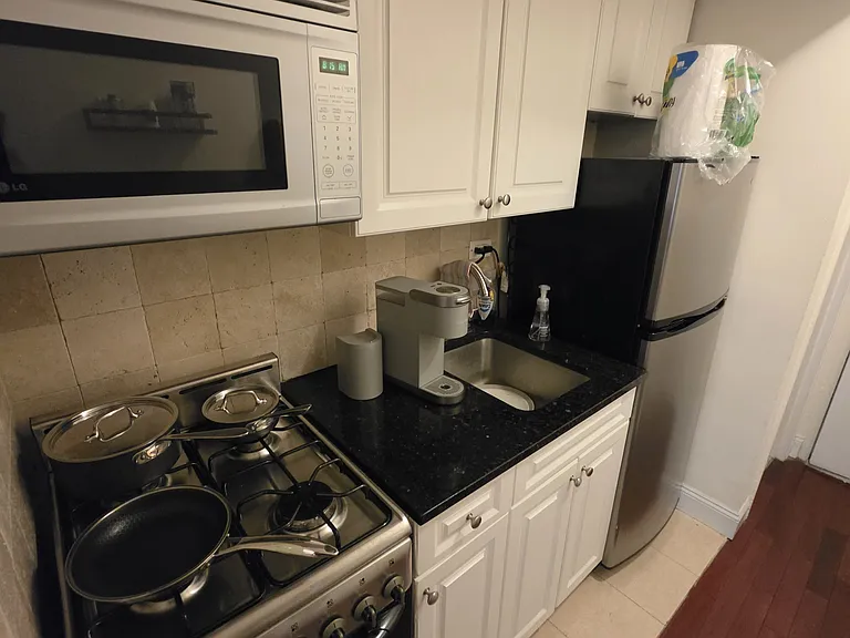 205 W 13th St #5O — Photo 3