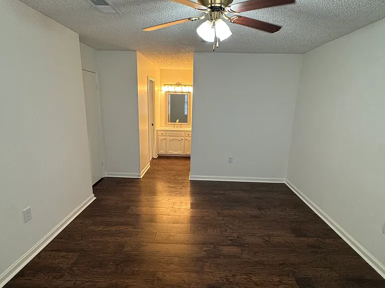 1413 Briarhurst Dr — Photo 36